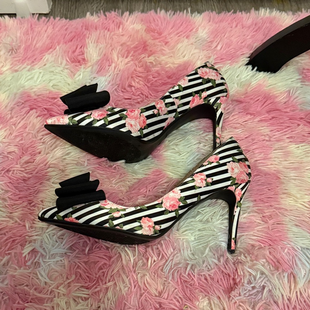 Betsey Johnson Black and White Striped Heels with Pink Floral - Picture 6 of 7